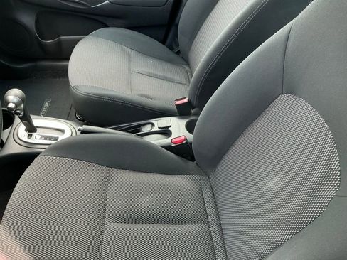 Used 2015 Nissan Versa SV w/ SV Appearance Package image 5