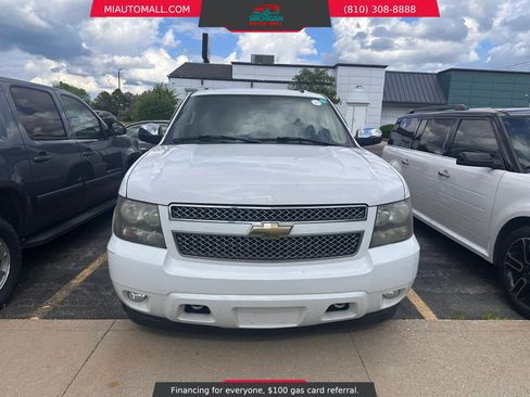 Used 2008 Chevrolet Suburban LTZ w/ LTZ Preferred Equipment Group AWD/4WD image 2