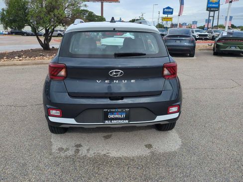 Used 2022 Hyundai Venue Limited FWD image 7