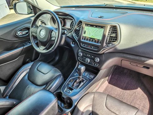 Used 2019 Jeep Cherokee Trailhawk AWD/4WD image 23
