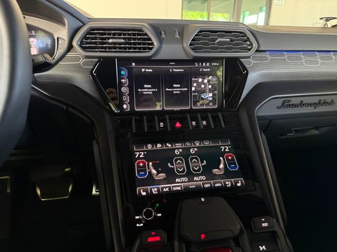 Used 2024 Lamborghini Urus S AWD/4WD image 36