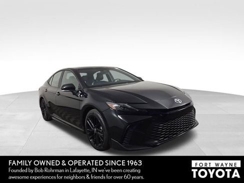 Used 2025 Toyota Camry SE FWD image 4