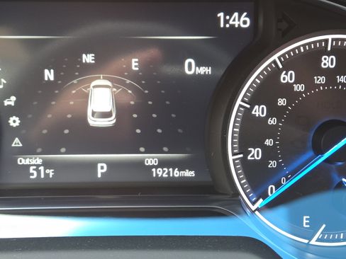 Used 2023 Toyota Venza XLE image 21