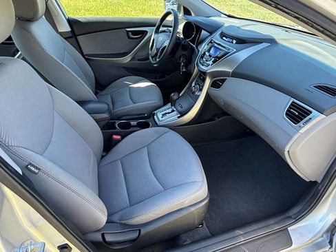 Used 2013 Hyundai Elantra GLS w/ Preferred Pkg image 10