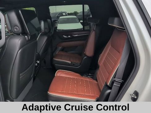 Used 2024 GMC Yukon Denali Ultimate AWD/4WD image 12