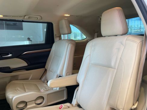 Used 2017 Toyota Highlander Limited image 14