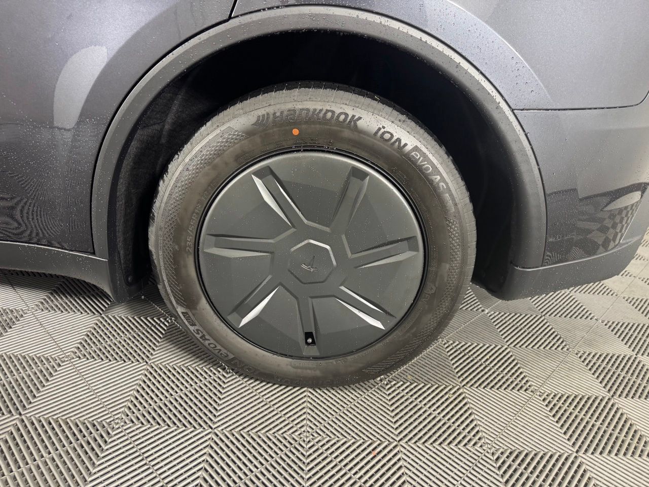 Used 2026 Tesla Model Y 2WD image 29