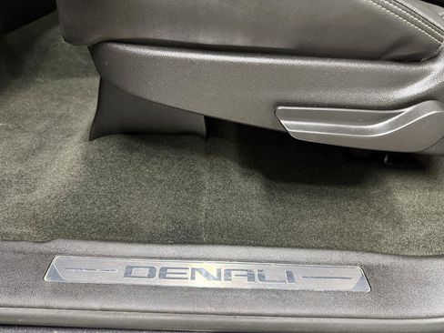 Used 2018 GMC Yukon XL Denali w/ Denali Ultimate Package image 28