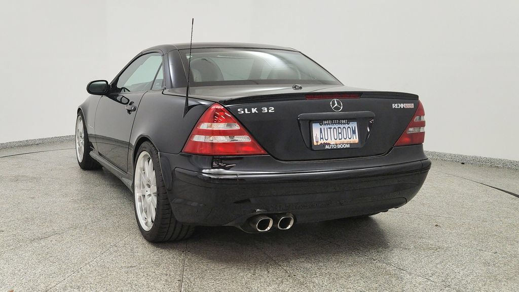 Used 2002 Mercedes-Benz SLK 32 AMG image 4