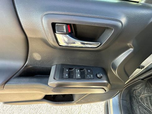 Used 2022 Toyota Tacoma TRD Off-Road w/ Technology Package AWD/4WD image 11
