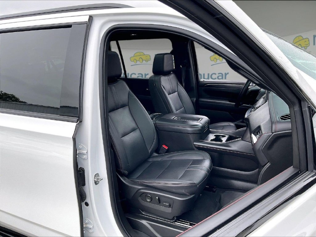 Used 2023 Chevrolet Suburban RST w/ Luxury Package AWD/4WD image 11