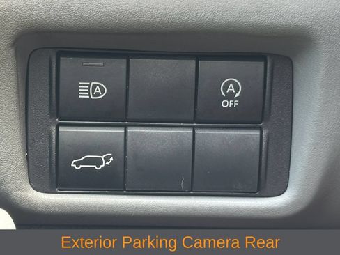 Used 2023 Toyota Highlander XLE FWD image 11