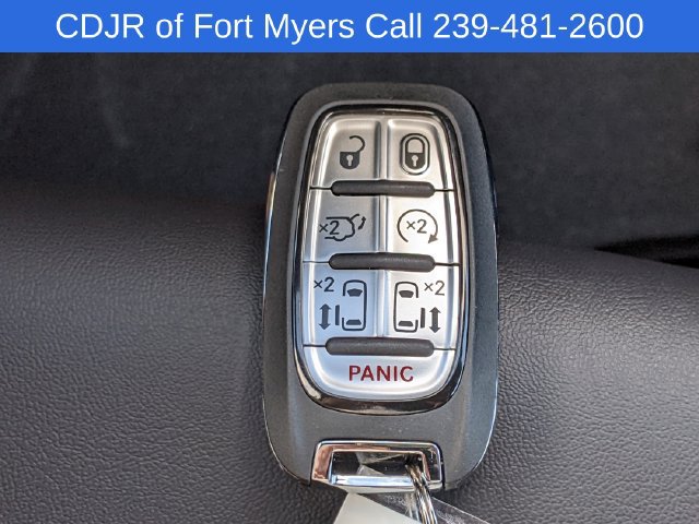 New 2026 Chrysler Pacifica Select FWD image 27