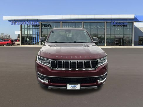 Used 2024 Jeep Wagoneer L Series II w/ Flexible Seating Group AWD/4WD image 7