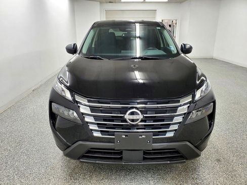 Used 2024 Nissan Rogue S image 2