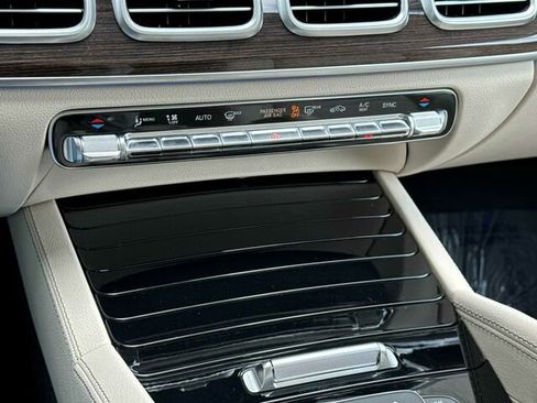 Used 2025 Mercedes-Benz GLS 450 4MATIC image 27