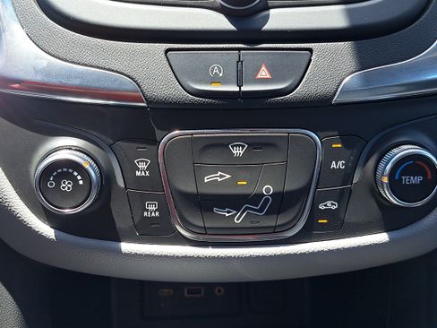 Used 2022 Chevrolet Equinox LS w/ LS Convenience Package FWD image 19