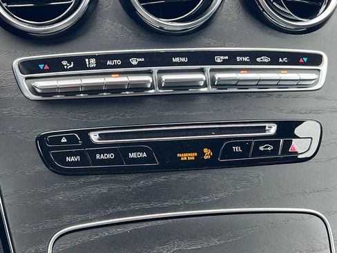 Used 2019 Mercedes-Benz GLC 300 4MATIC image 24