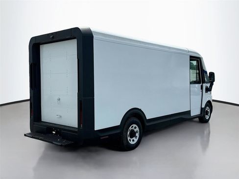 New 2025 Chevrolet Brightdrop 600 w/ Power Door Package image 7