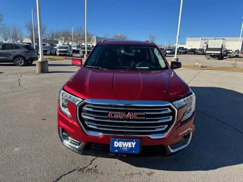 Used 2022 GMC Terrain SLT w/ Infotainment Package II image 2