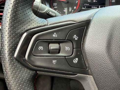 Used 2024 Chevrolet Trax RS FWD image 18