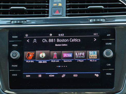 Used 2022 Volkswagen Tiguan SE w/ Panoramic Sunroof Package image 15