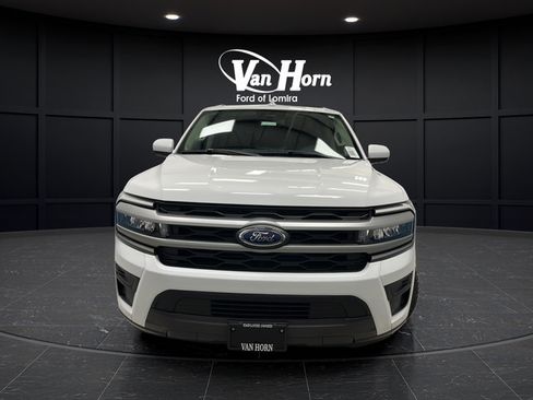 Used 2024 Ford Expedition XLT AWD/4WD image 2