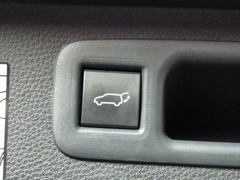 Certified 2024 Toyota Highlander XLE image 28