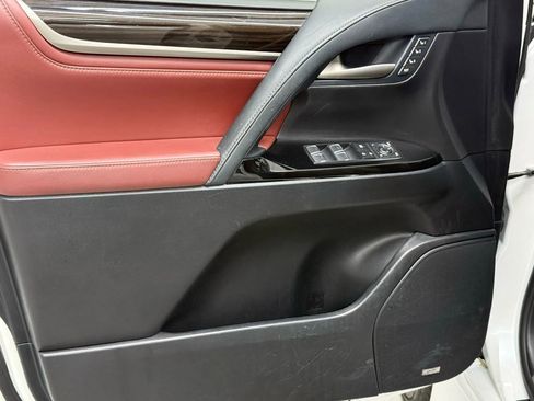 Used 2020 Lexus LX 570 4WD w/ 3rd Row & Luxury Pkg image 23