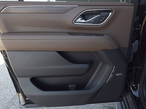 Used 2024 Chevrolet Suburban High Country w/ Advanced Technology Package image 35