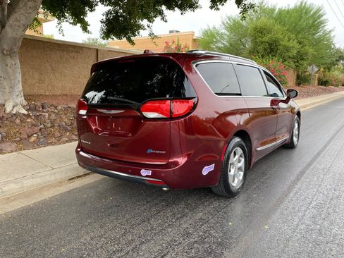 Used 2018 Chrysler Pacifica Limited FWD image 6