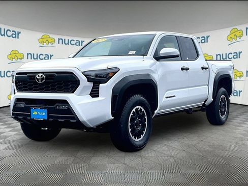 Used 2025 Toyota Tacoma TRD Off-Road AWD/4WD image 3