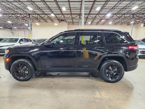 Used 2022 Jeep Grand Cherokee Limited AWD/4WD image 7