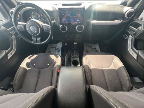 Used 2014 Jeep Wrangler Unlimited Sahara w/ Connectivity Group AWD/4WD image 2
