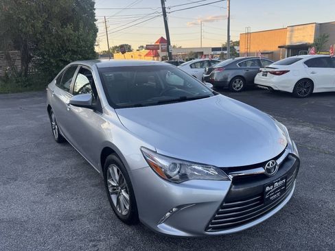 Used 2017 Toyota Camry SE FWD image 2