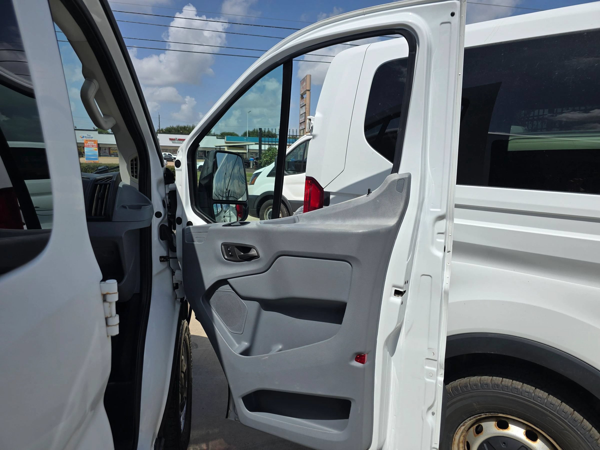 Used 2018 Ford Transit 350 XL RWD image 29