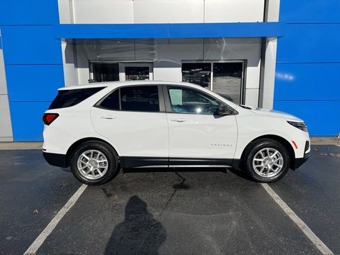 Used 2022 Chevrolet Equinox LS w/ LS Convenience Package image 4