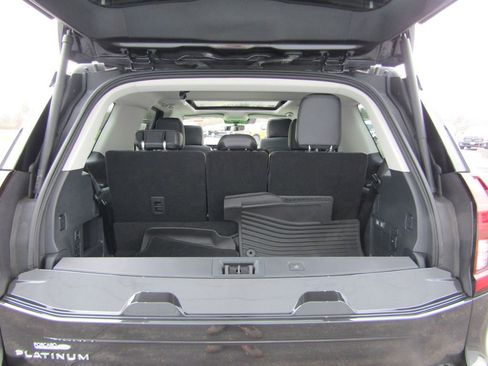 Used 2025 Ford Expedition Platinum AWD/4WD image 7