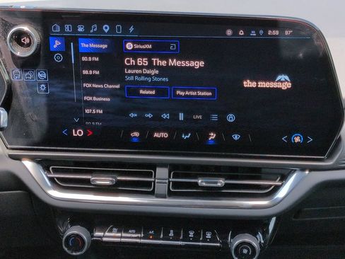 Used 2025 Chevrolet Equinox EV LT FWD image 18