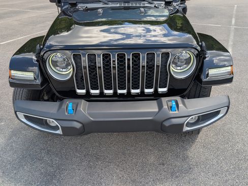 Used 2023 Jeep Wrangler Unlimited Sahara w/ Cold Weather Group AWD/4WD image 12