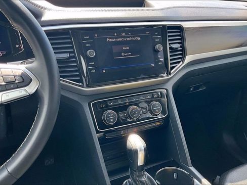 Used 2023 Volkswagen Atlas SE w/ Panoramic Sunroof Package FWD image 9