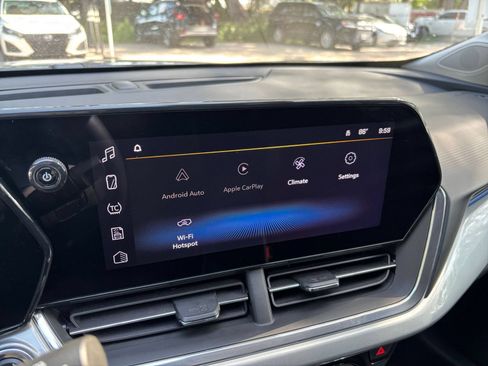 Used 2025 Chevrolet Trax LT w/ LT Convenience Package FWD image 20