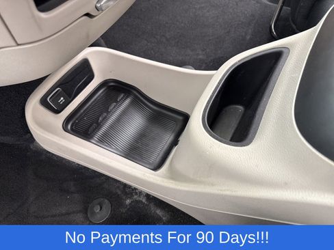 Used 2023 Chrysler Pacifica Touring-L image 19