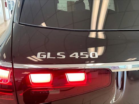 Used 2025 Mercedes-Benz GLS 450 4MATIC image 29