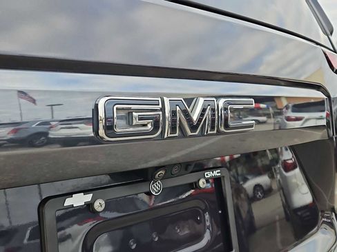Used 2023 GMC Yukon Denali Ultimate image 12