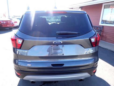 Used 2019 Ford Escape SE image 5