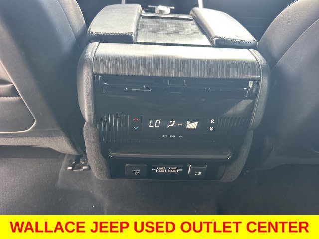 Used 2024 Jeep Wagoneer Series II w/ Flexible Seating Group AWD/4WD image 16