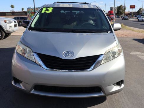 Used 2013 Toyota Sienna LE w/ Towing Pkg FWD image 2
