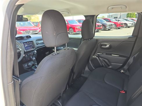 Used 2023 Jeep Renegade Latitude AWD/4WD image 16