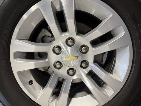 Used 2015 Chevrolet Suburban LT RWD image 10